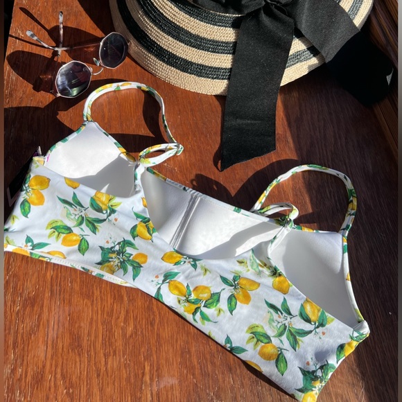 πππAmalfi Coast Lemon Print Bikini Set- Size L πππ - Picture 3 of 15
